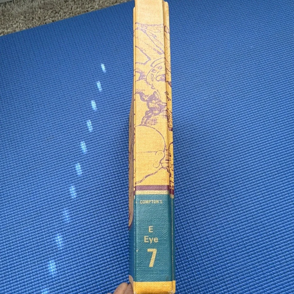 Hardcover Compton's Encyclopedia and Fact-Index Vol 7 E–Eye (1972) 370p